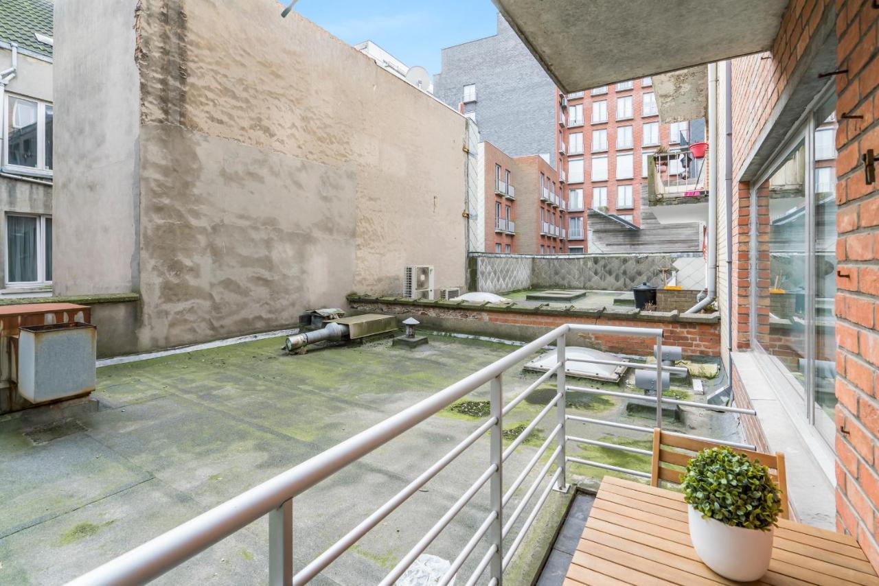 Ruim En Warm Appartement In De Winkelstraat Van Oostende Exterior foto